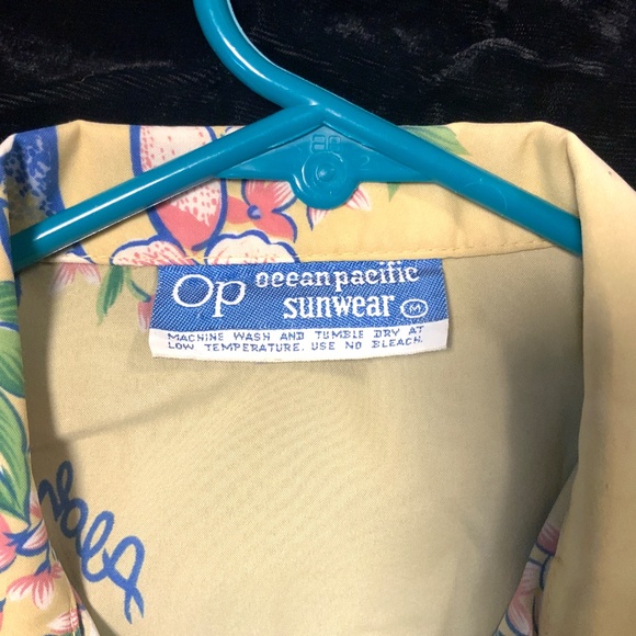 Aloha from the '70s Casual Shirt with Guitars, Drums and Flowers - Picture 4 of 4